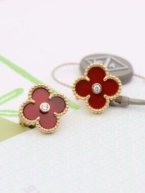 Van Cleef & Arpels Red Earrings ❤️